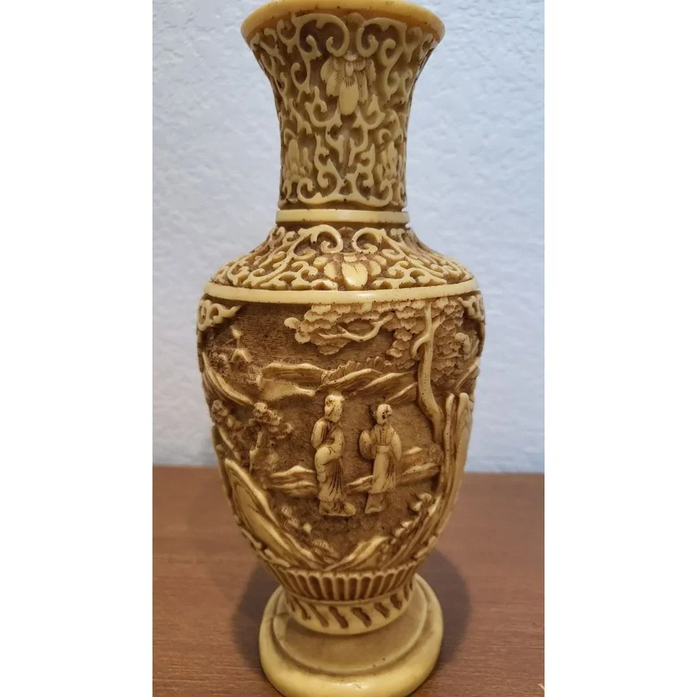 Asian Resin Vase‎